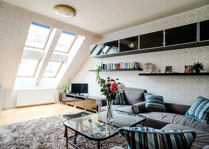 Hollo Apartment - Private Garage - A/C