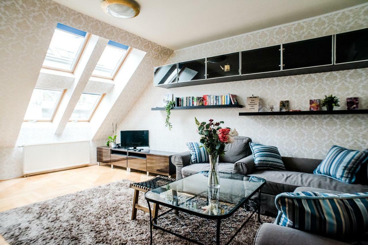 Apartment Hollo - Private Garage - A/c *